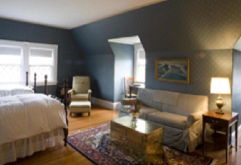 مبيت وإفطار The Manor Inn