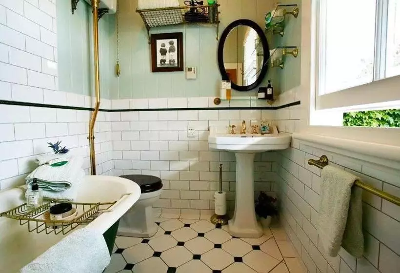 Eden Park Bed And Breakfast Inn