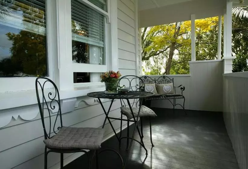 Eden Park Bed And Breakfast Inn