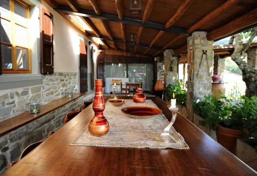 Отель Agriturismo Borgo Mocale