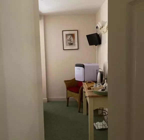 Отель The Horse And Jockey