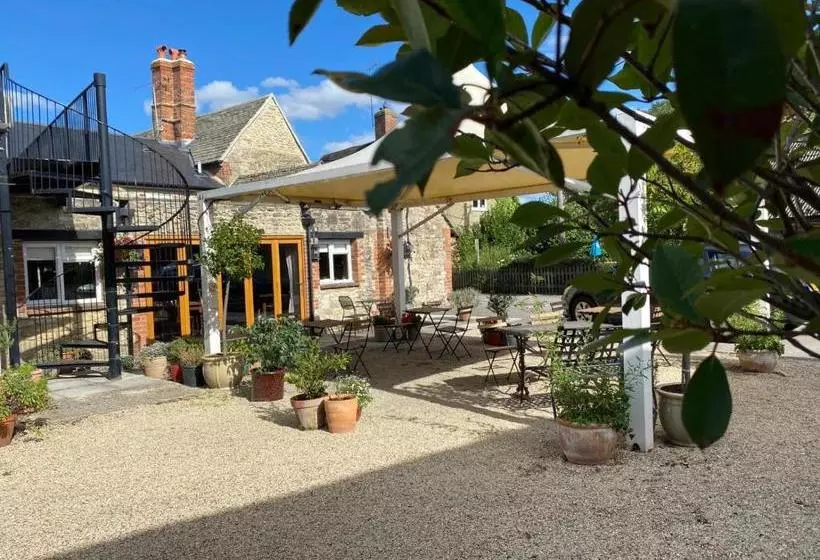 Отель The Horse And Jockey