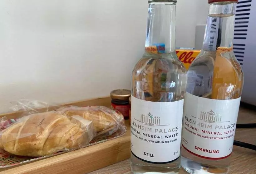 Отель The Horse And Jockey