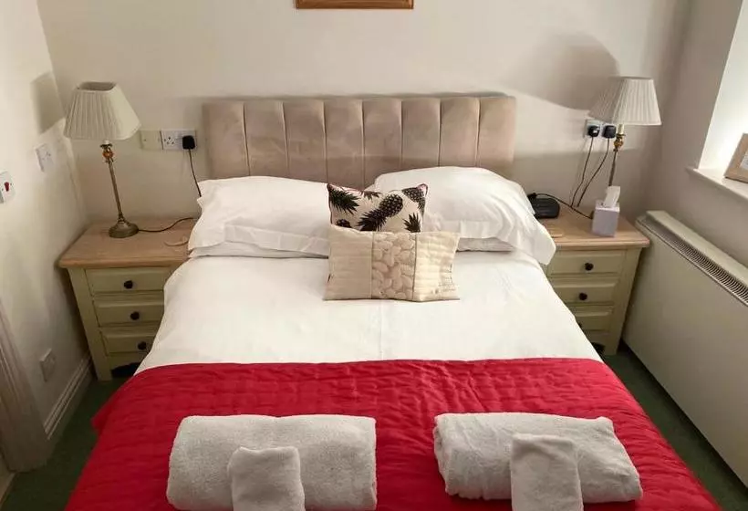 Отель The Horse And Jockey