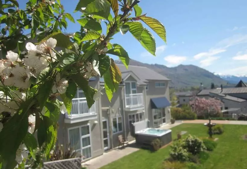 호텔 Lake Wanaka Lodge