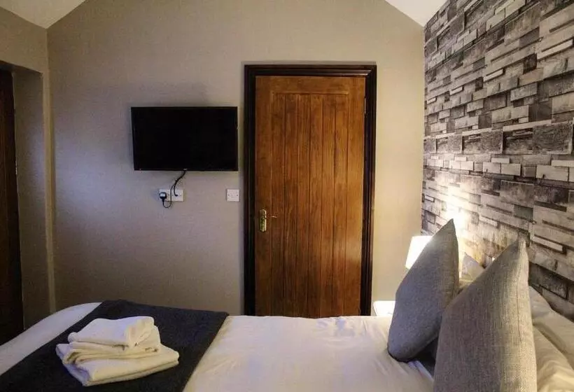 Отель The Mary Tavy Inn