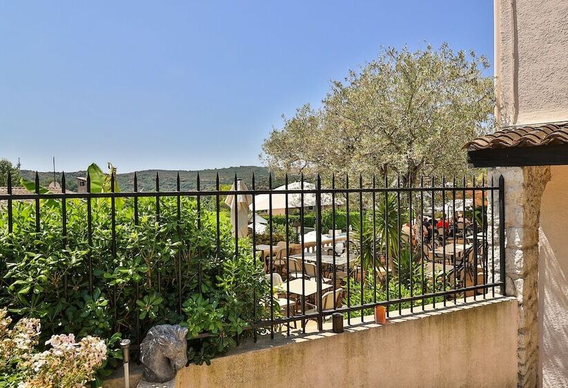 هتل Perla Riviera