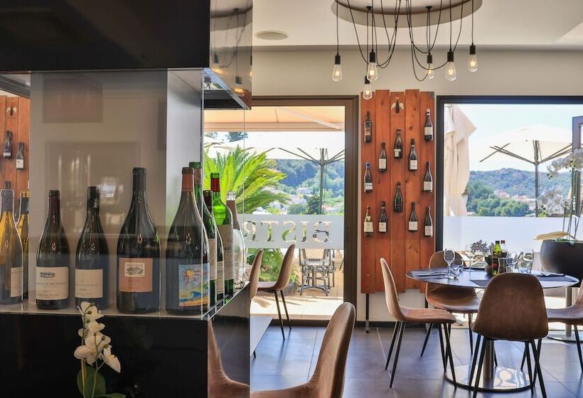 هتل Perla Riviera