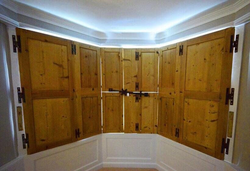 فندق Rounceval House