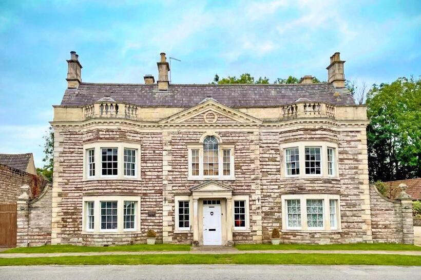 فندق Rounceval House