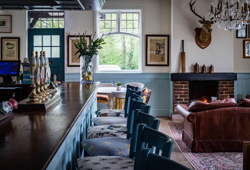 فندق The Cricketers Inn