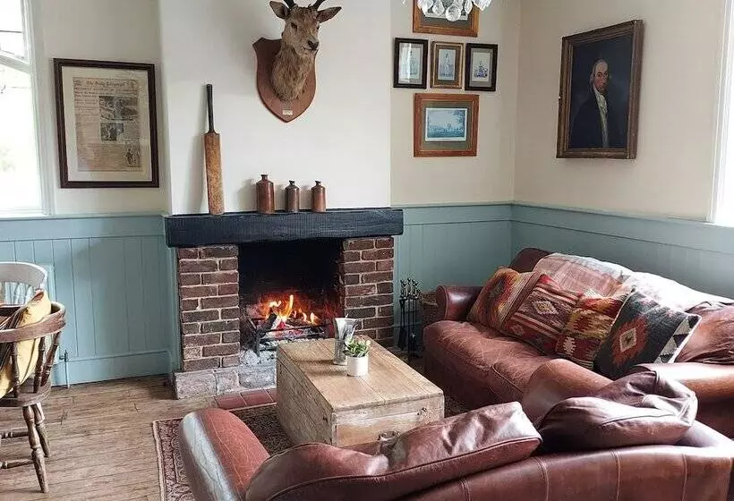 Отель The Cricketers Inn