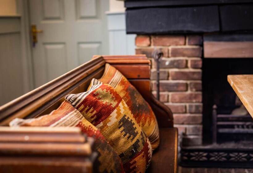 فندق The Cricketers Inn