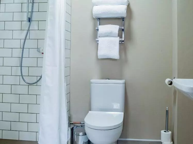 Отель The Cricketers Inn