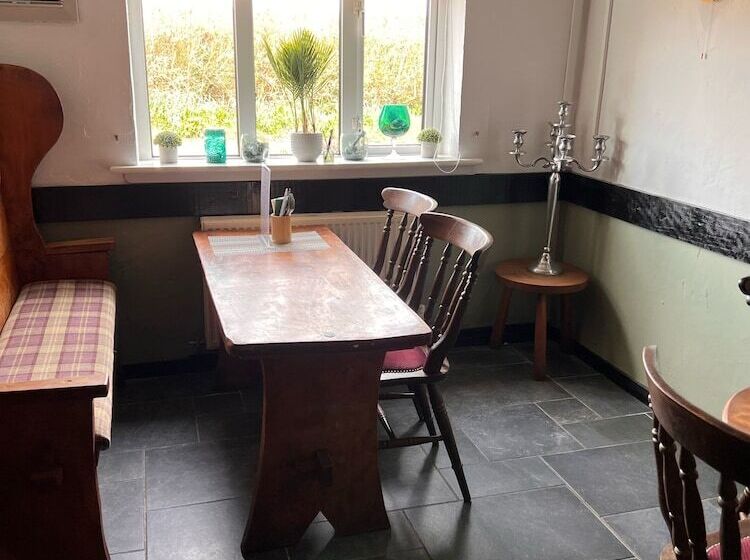 ホテル The Malt Shovel Inn