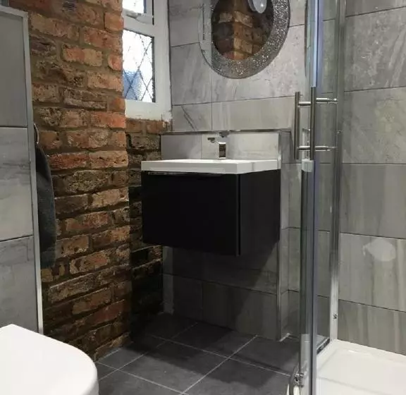 پانسیون Laburnum Cottage Guest House