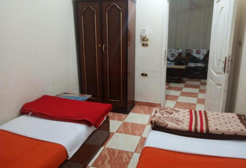 تختخواب و صبحانه Aswan City Center Guest House