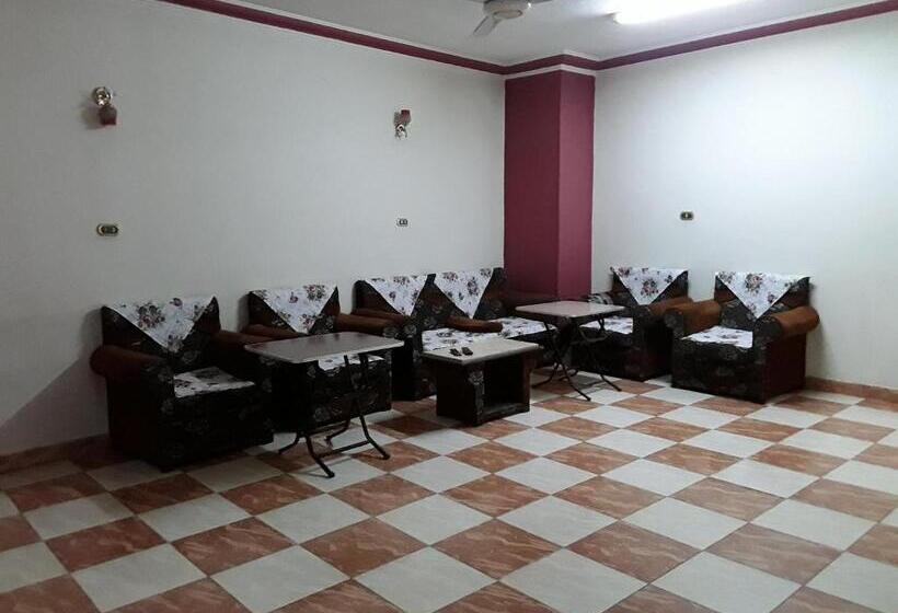 تختخواب و صبحانه Aswan City Center Guest House