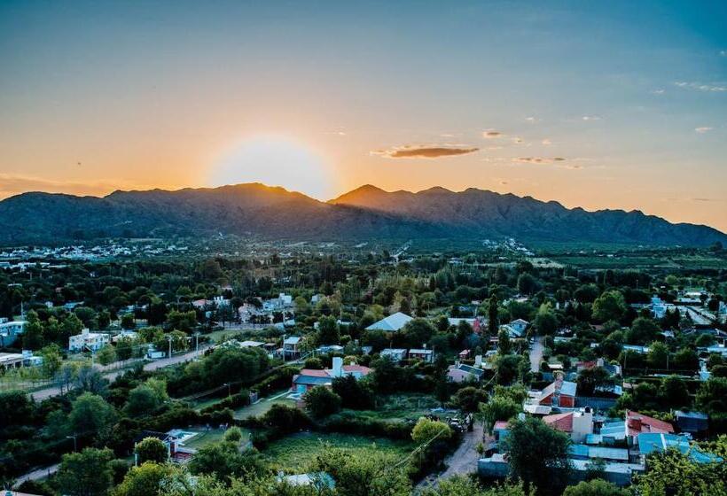 Отель Altos De Los Paraísos Vista Al Lago Y Sierras
