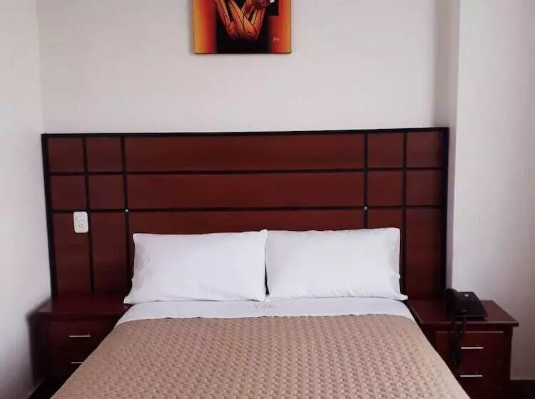 Hotelli Del River Monumento