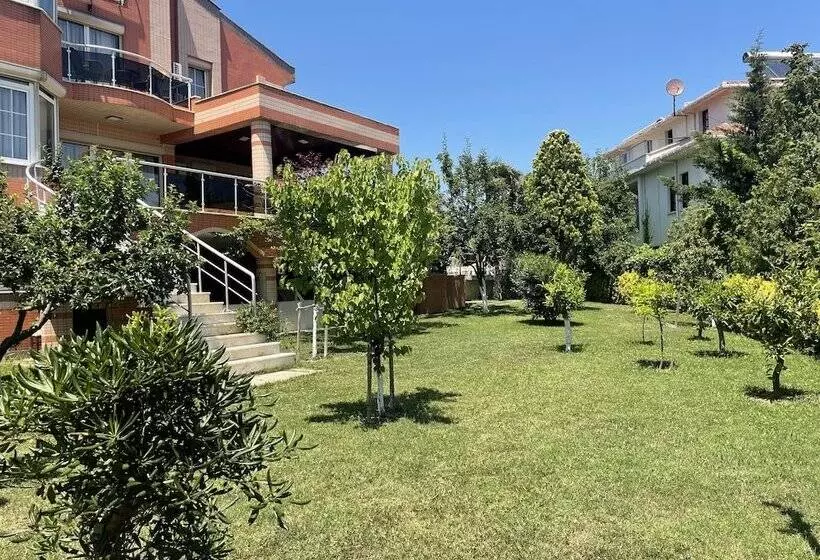 Hotelli Istanbul Airport Treekos Suite