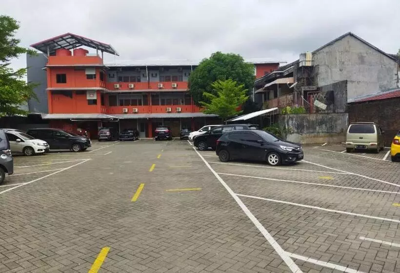 Hotelli Oyo 92098 Kost Orange Syariah