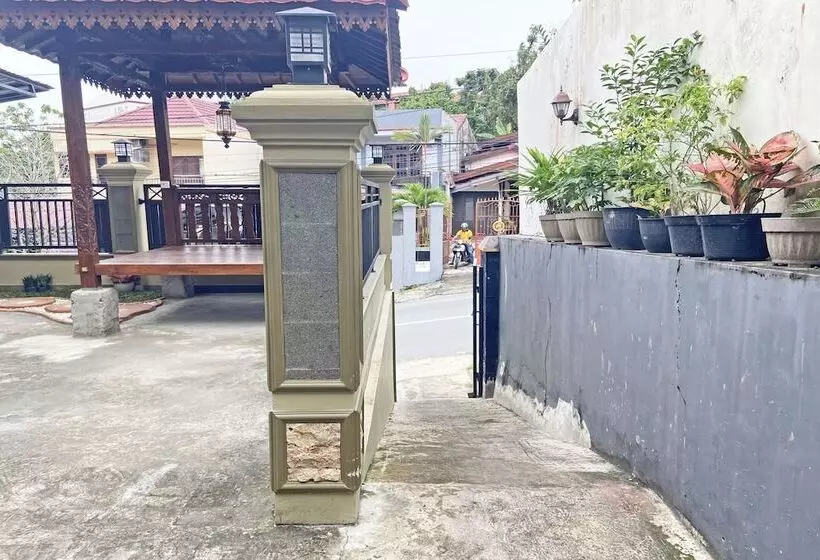 ホテル Spot On 92042 Sumber Rejo Homestay