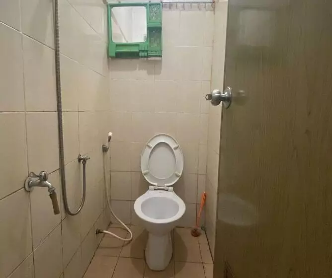 ホテル Spot On 92042 Sumber Rejo Homestay