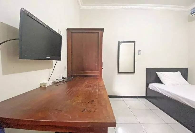 ホテル Spot On 92042 Sumber Rejo Homestay