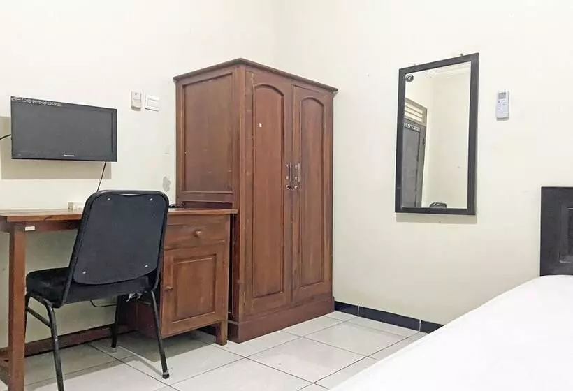 ホテル Spot On 92042 Sumber Rejo Homestay
