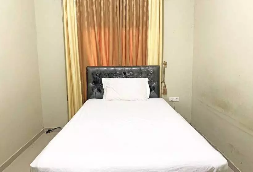 ホテル Spot On 92042 Sumber Rejo Homestay