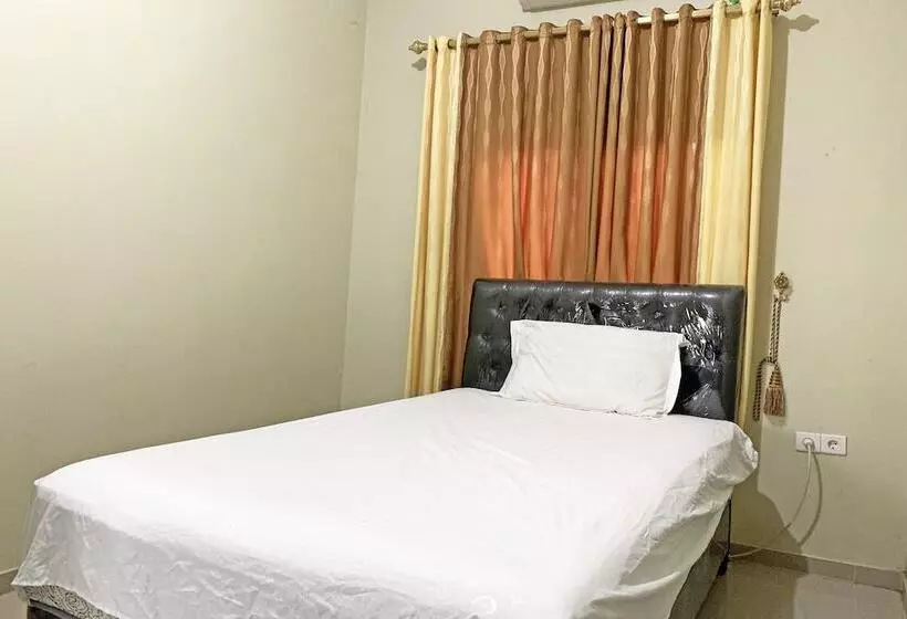 ホテル Spot On 92042 Sumber Rejo Homestay