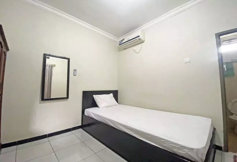 ホテル Spot On 92042 Sumber Rejo Homestay