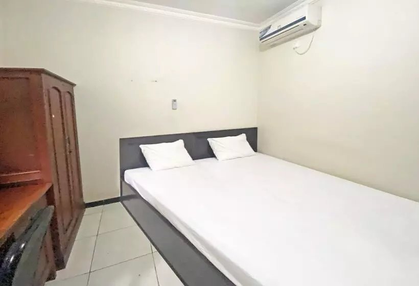 ホテル Spot On 92042 Sumber Rejo Homestay