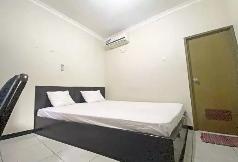 ホテル Spot On 92042 Sumber Rejo Homestay