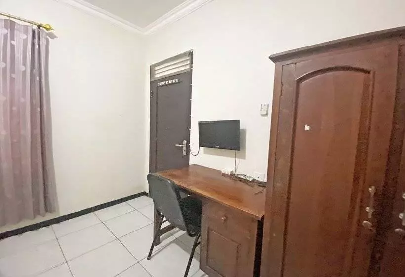 ホテル Spot On 92042 Sumber Rejo Homestay