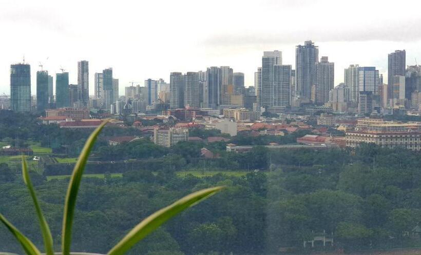 Majatalo Eton Baypark Manila. By Tripleview