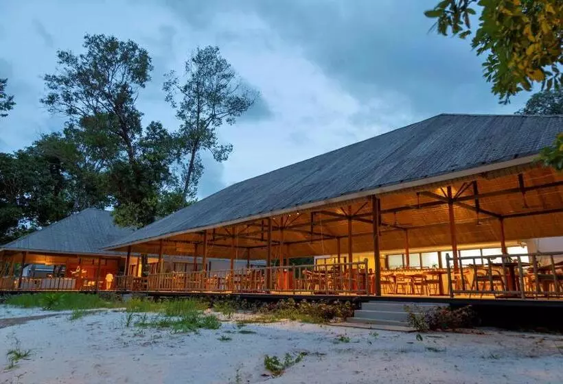 Lomakeskus Island Center Point