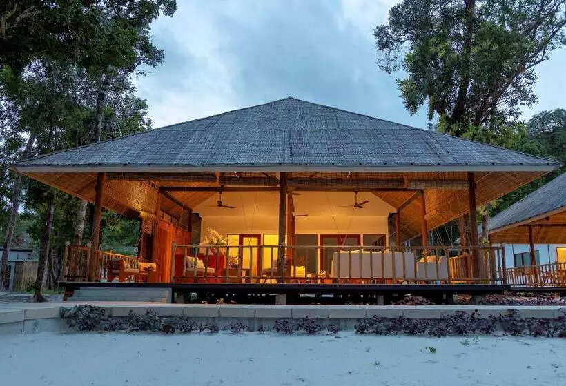 Lomakeskus Island Center Point