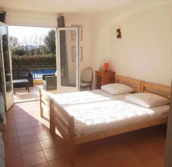 ベッドアンドブレックファースト Chez Tata