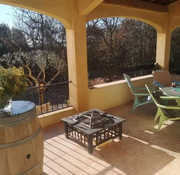 ベッドアンドブレックファースト Chez Tata