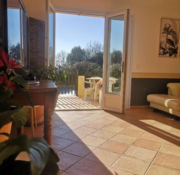 ベッドアンドブレックファースト Chez Tata