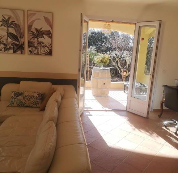 ベッドアンドブレックファースト Chez Tata