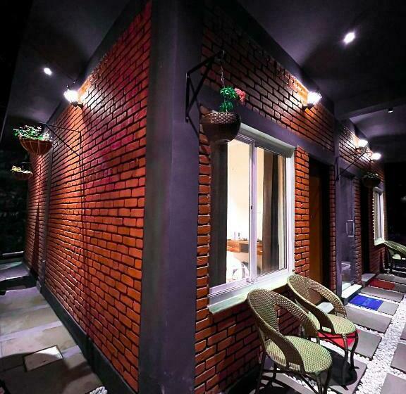 تختخواب و صبحانه Shikara Cottages