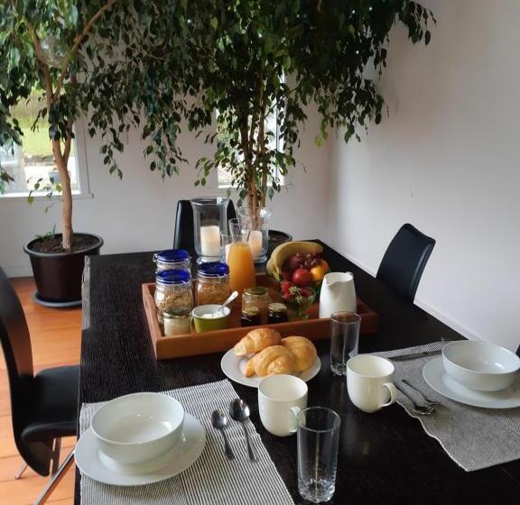 צימר The Gisborne Club Boutique Accommodation