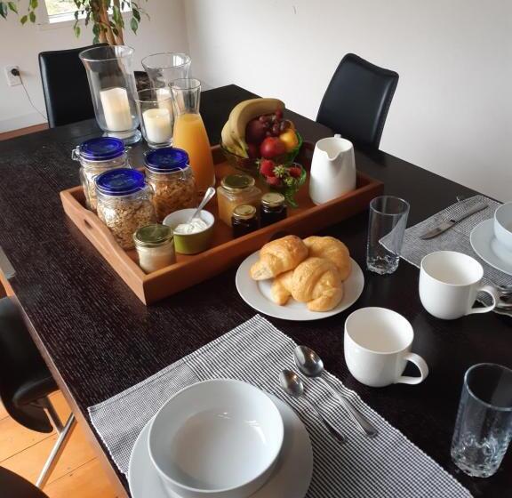 צימר The Gisborne Club Boutique Accommodation