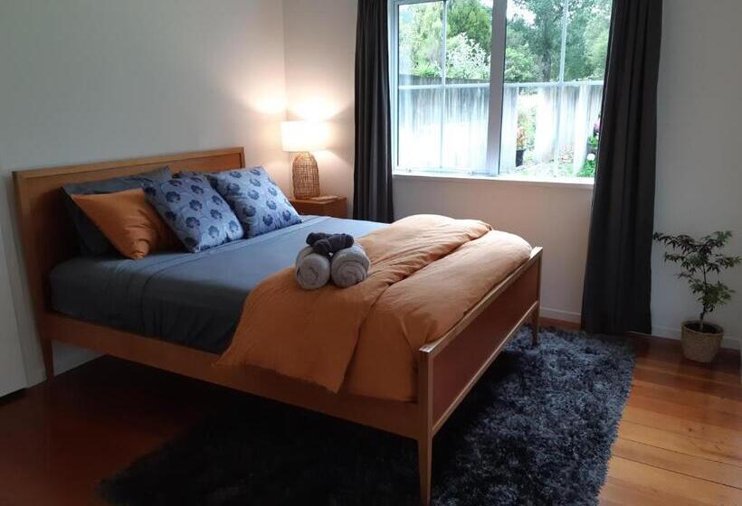 צימר The Gisborne Club Boutique Accommodation