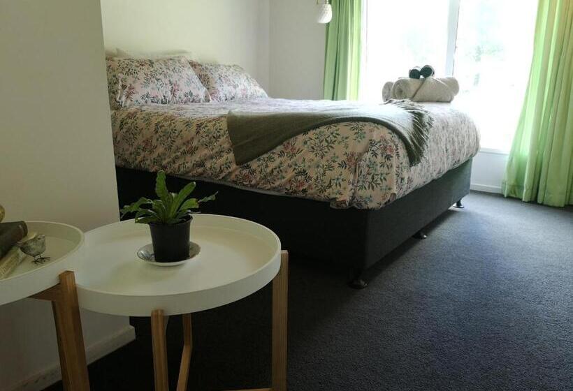 צימר The Gisborne Club Boutique Accommodation