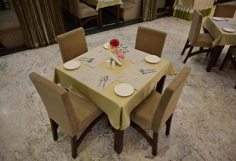 هتل Treebo Premium Mahal Inn