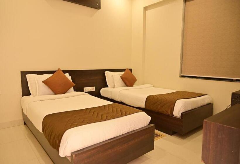 هتل Treebo Premium Mahal Inn